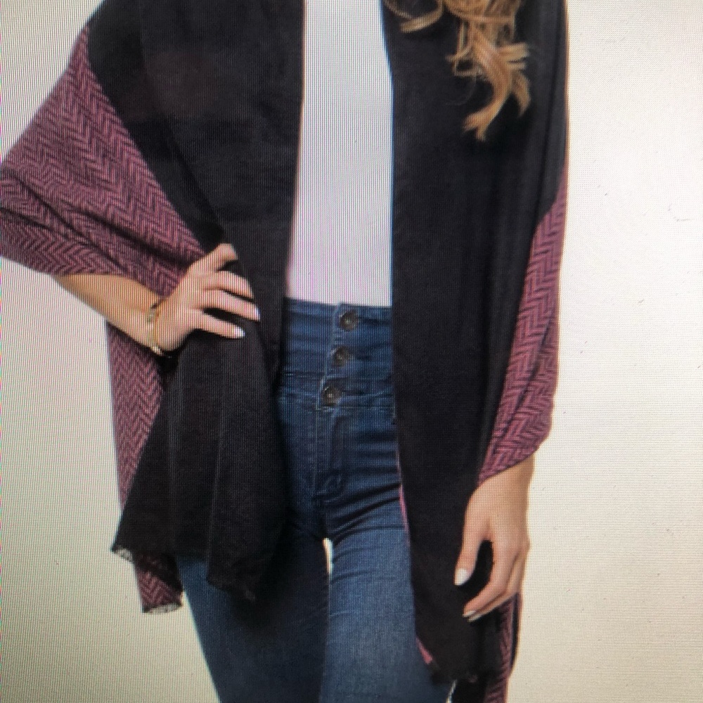 CLASSY BLACK AND FUSHIA CHEVRON SHAWL - Picture 1 of 3